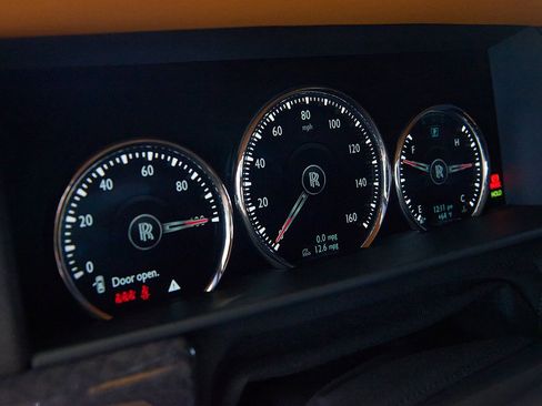 Certified 2022 Rolls-Royce Cullinan Black Badge w/ Leather Finishing Pack image 15