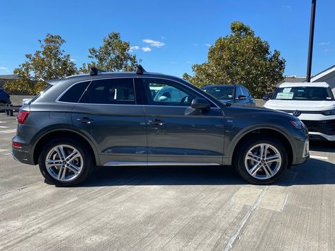 Used 2024 Audi Q5 e Premium Plus w/ Premium Plus Package image 2