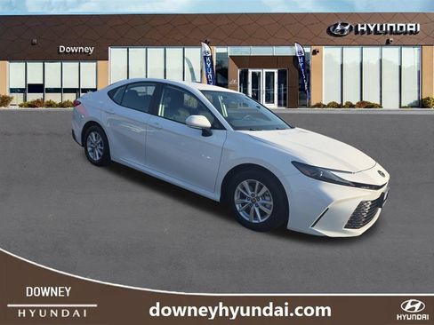 Used 2025 Toyota Camry Hybrid FWD image 7