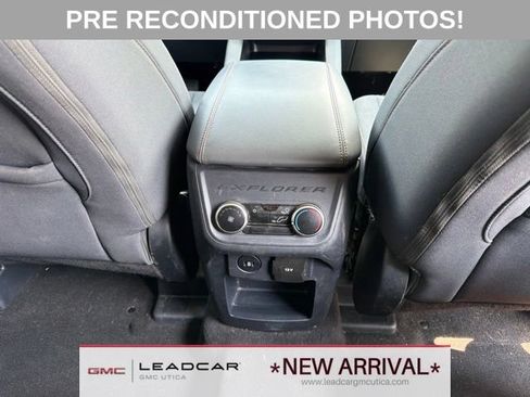 Used 2025 Ford Explorer Active AWD/4WD image 15