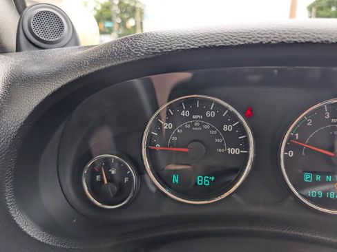 Used 2012 Jeep Wrangler Unlimited Sahara AWD/4WD image 15
