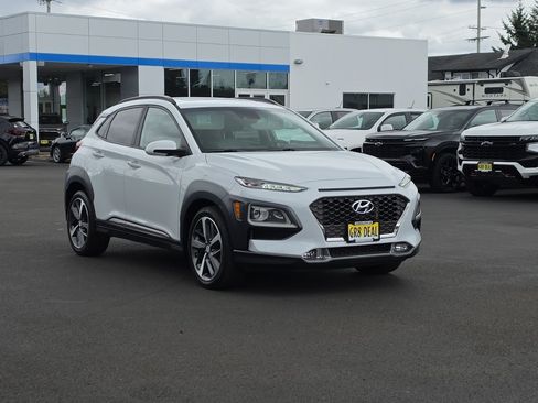 Used 2019 Hyundai Kona Limited AWD/4WD image 2