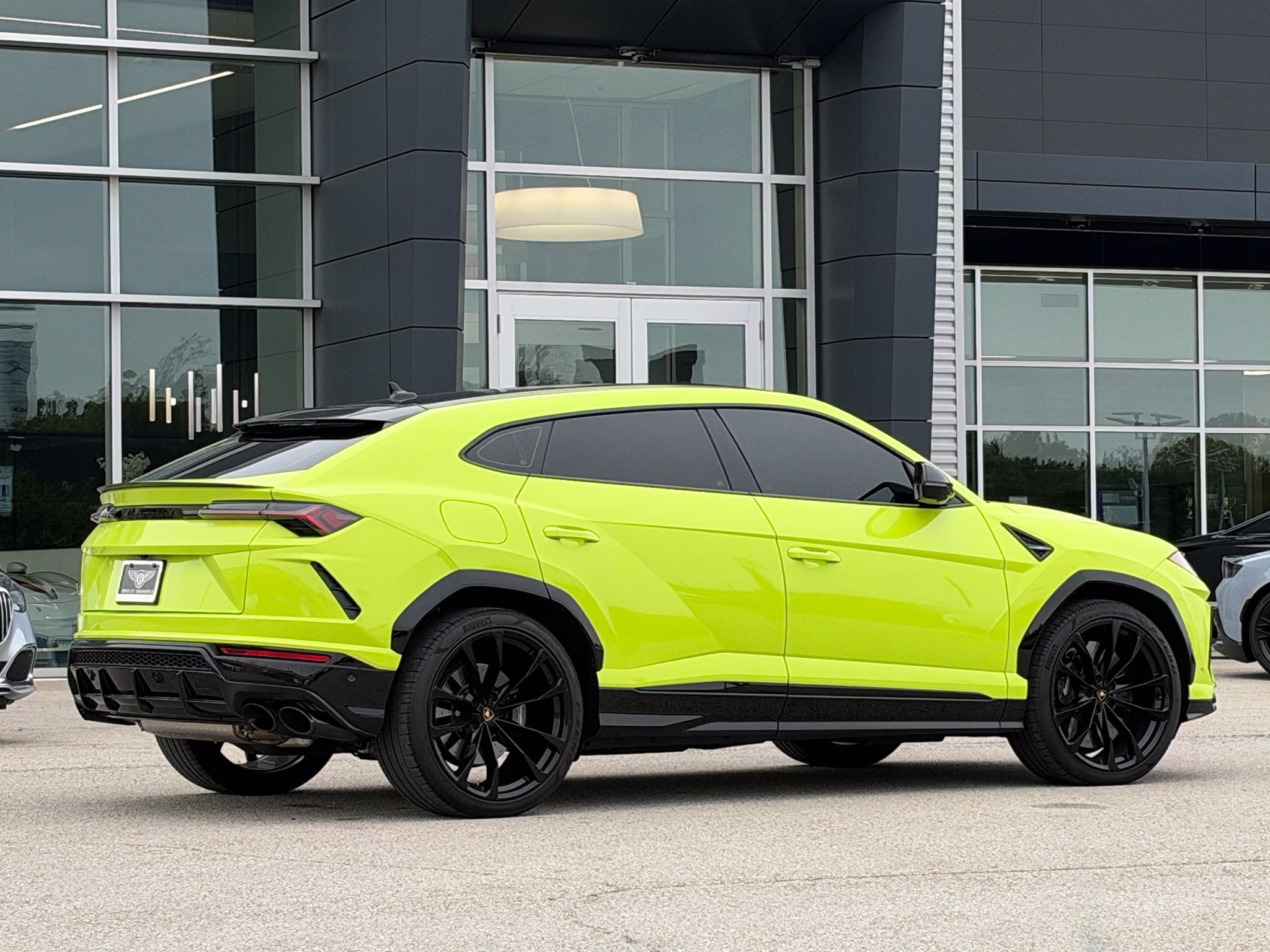 Used 2022 Lamborghini Urus AWD/4WD image 6