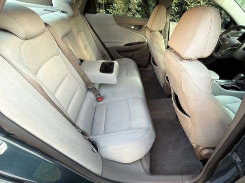 Used 2020 Chevrolet Malibu LT image 17