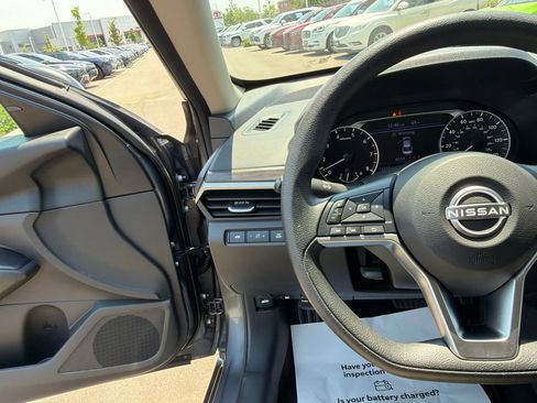Used 2024 Nissan Altima 2.5 SV FWD image 26