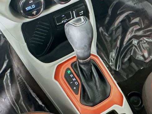 Used 2016 Jeep Renegade Limited FWD image 17