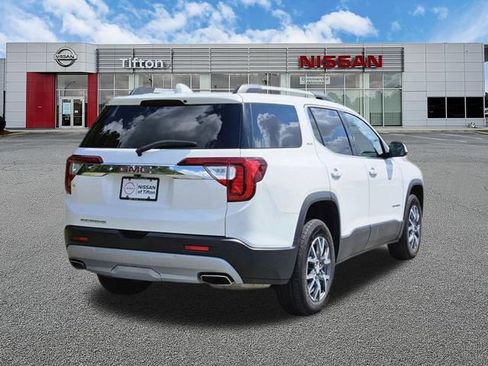 Used 2023 GMC Acadia SLT FWD image 3