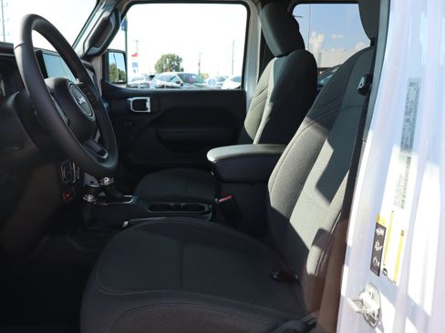 Used 2025 Jeep Wrangler Unlimited Sport S 4xe AWD/4WD image 9