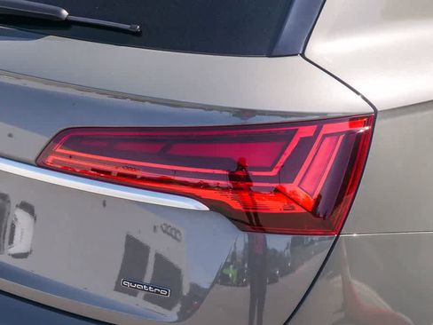 Used 2023 Audi Q5 2.0T Premium w/ Convenience Package image 11