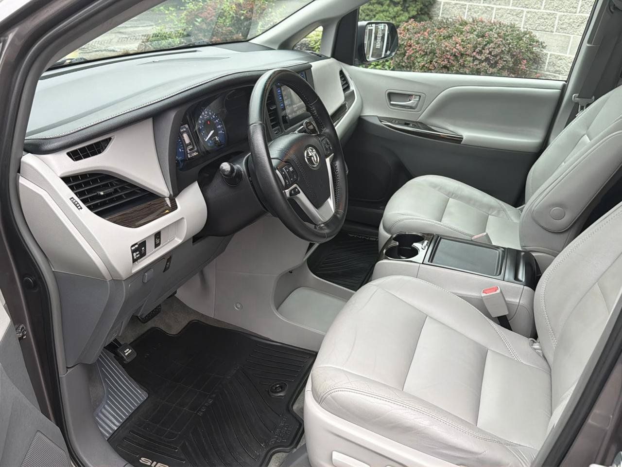 Used 2016 Toyota Sienna XLE AWD/4WD image 21