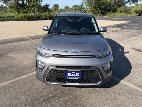 Used 2022 Kia Soul LX FWD image 2