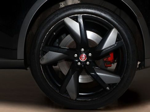 Used 2021 Jaguar F-PACE SVR image 25