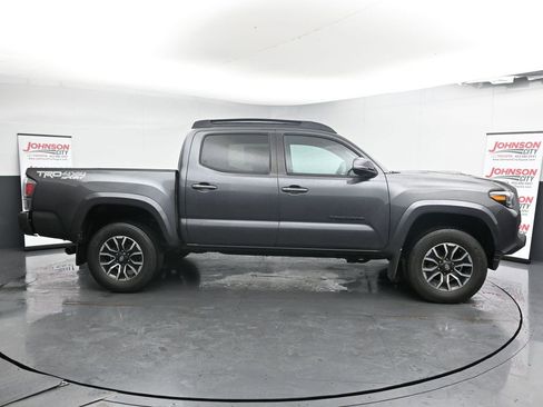 Used 2022 Toyota Tacoma TRD Sport image 9