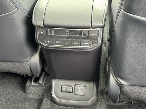 New 2026 Toyota Highlander Platinum AWD/4WD image 8