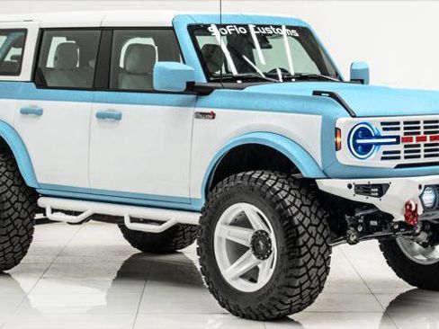 Used 2025 Ford Bronco 4-Door image 2
