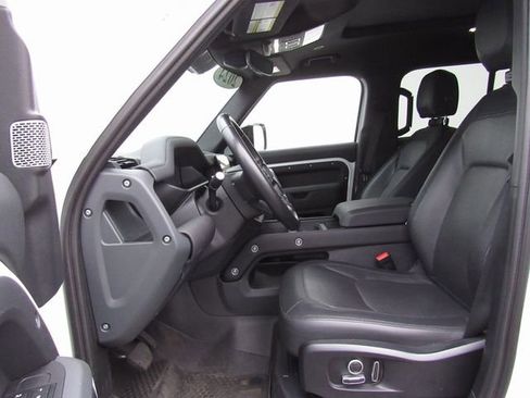 Used 2024 Land Rover Defender 130 X-Dynamic SE AWD/4WD image 9