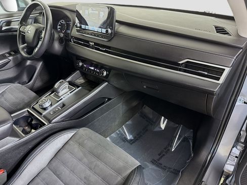 Used 2022 Mitsubishi Outlander SE image 30