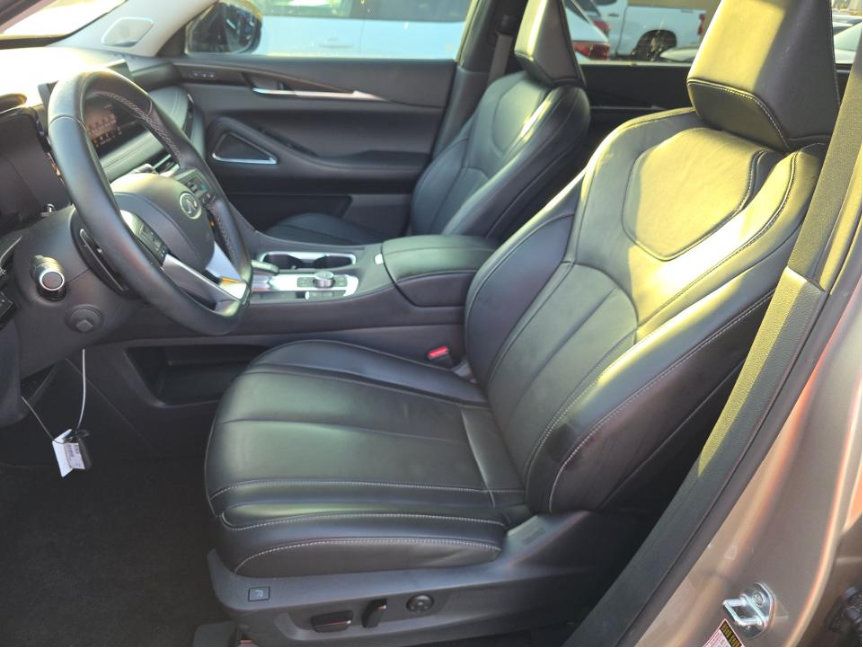 Used 2023 INFINITI QX60 Sensory w/ Cargo Package FWD image 9