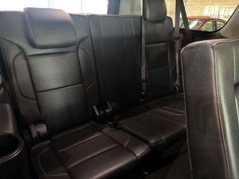 Used 2019 Chevrolet Suburban LT RWD image 13