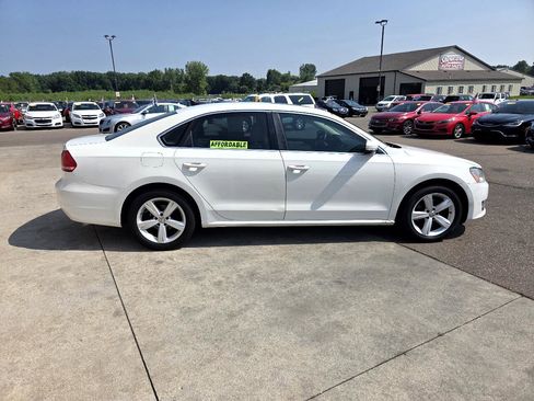 Used 2013 Volkswagen Passat 2.5 SE image 4