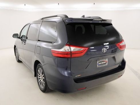 Used 2018 Toyota Sienna XLE w/ Carpet Mat Package image 25