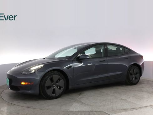 Used 2023 Tesla Model 3 Standard Range image 18