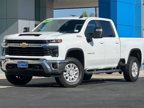 Used 2024 Chevrolet Silverado 2500 LT AWD/4WD image 8