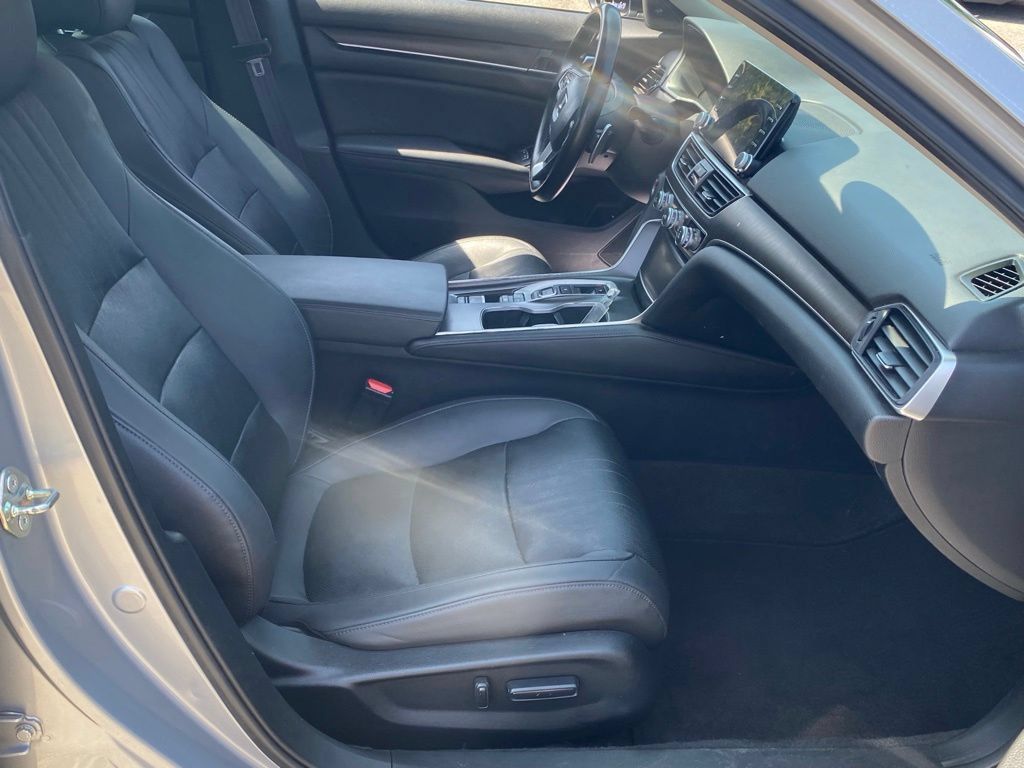 Used 2020 Honda Accord Touring image 18