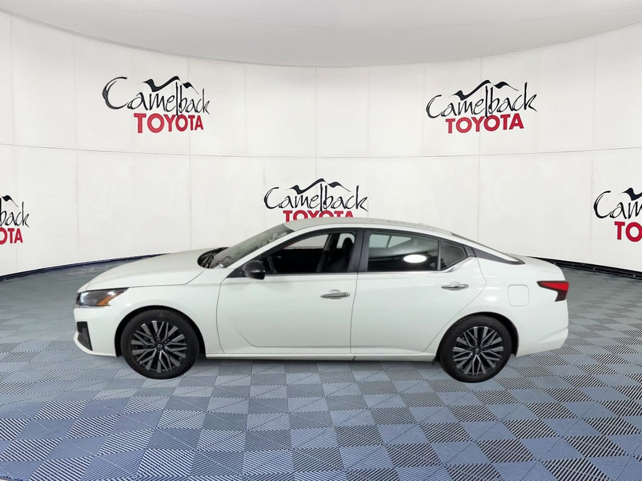 Used 2025 Nissan Altima 2.5 SV FWD image 8