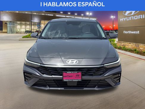 Certified 2025 Hyundai Elantra Limited FWD image 5