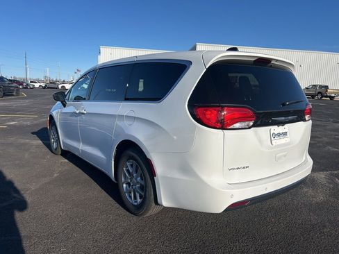 New 2026 Chrysler Voyager LX image 5