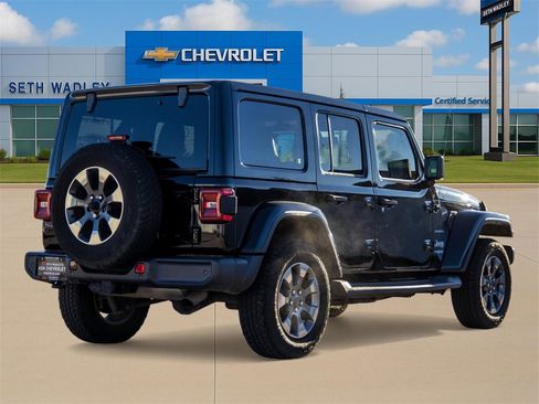 Used 2018 Jeep Wrangler Unlimited Sahara image 7