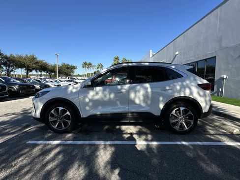 Used 2023 Ford Escape Platinum AWD/4WD image 3
