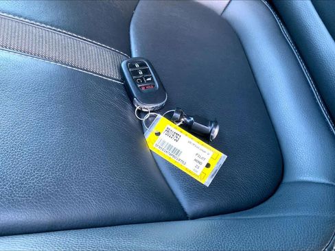 Used 2023 Honda Pilot Touring image 14