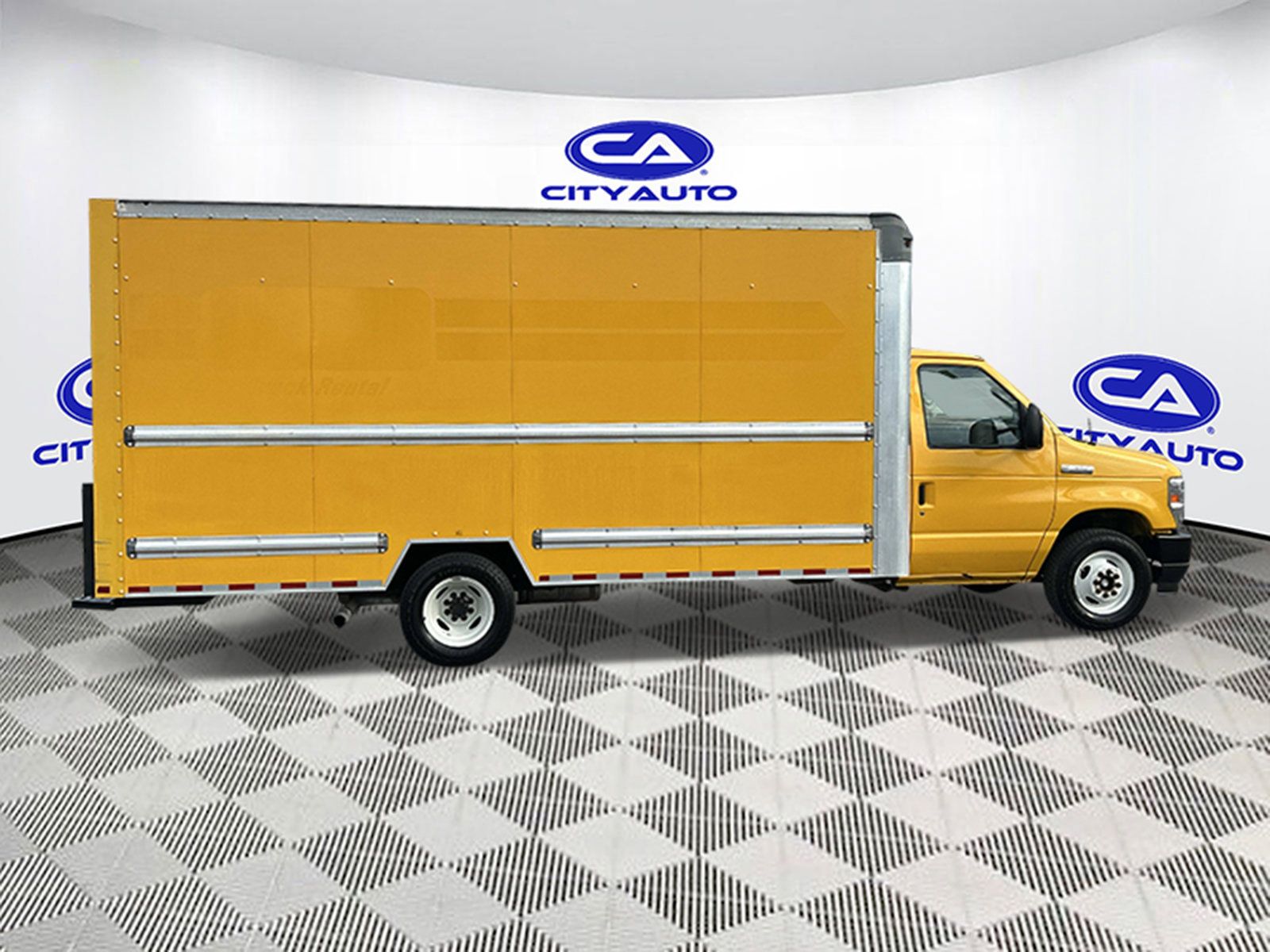 Used 2022 Ford E-350 and Econoline 350 Super Duty RWD image 2