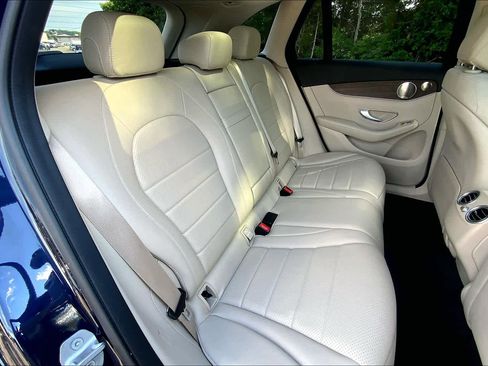 Used 2021 Mercedes-Benz GLC 300 4MATIC image 20