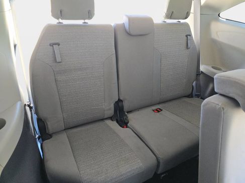 Used 2021 Toyota Sienna LE FWD image 16