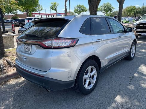 Used 2017 Ford Edge SE image 2