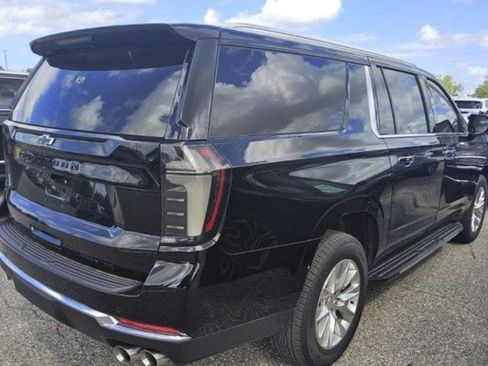 Used 2025 Chevrolet Suburban Premier AWD/4WD image 4