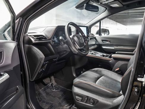 Used 2024 Toyota Sienna XSE w/ XSE Plus Package image 19