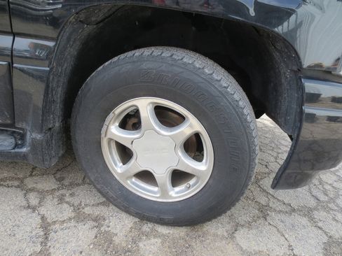 Used 2004 GMC Yukon Denali image 27