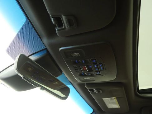 Used 2019 Toyota Avalon Limited image 24