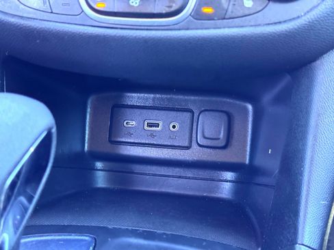 Used 2022 Chevrolet Equinox LT image 24