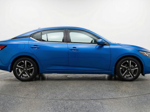 Used 2025 Nissan Sentra SV FWD image 11