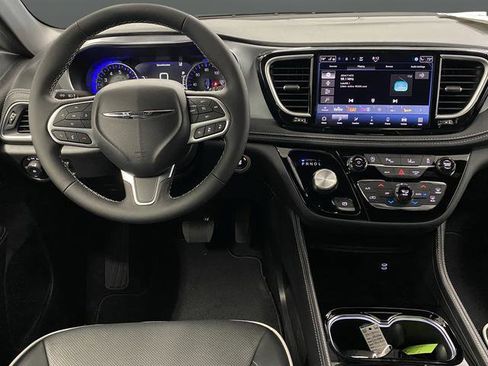 New 2026 Chrysler Pacifica Limited w/ Trailer Tow Group image 5