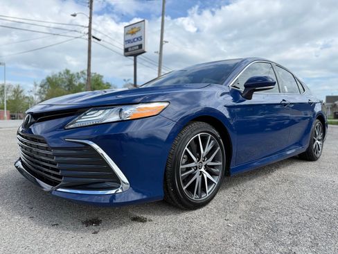 Used 2024 Toyota Camry XLE FWD image 2