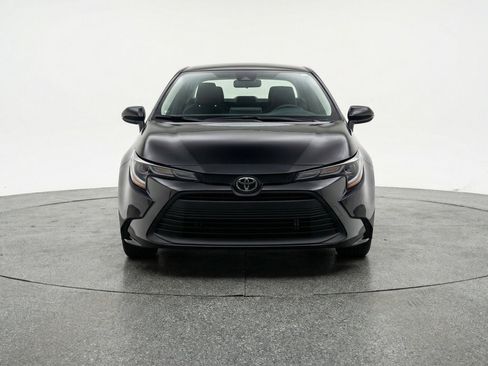 Used 2025 Toyota Corolla LE FWD image 2