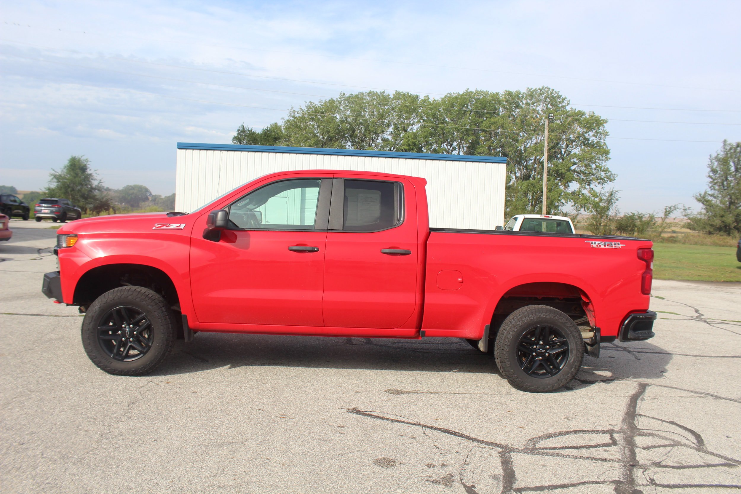 Used 2019 Chevrolet Silverado 1500 Custom Trail Boss w/ Custom Convenience Package AWD/4WD image 2