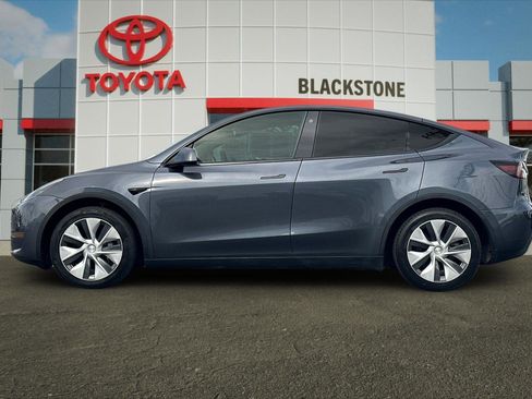 Used 2022 Tesla Model Y Long Range AWD/4WD image 6