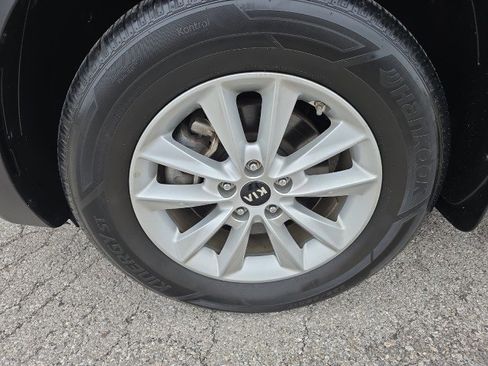 Used 2019 Kia Sorento L image 10